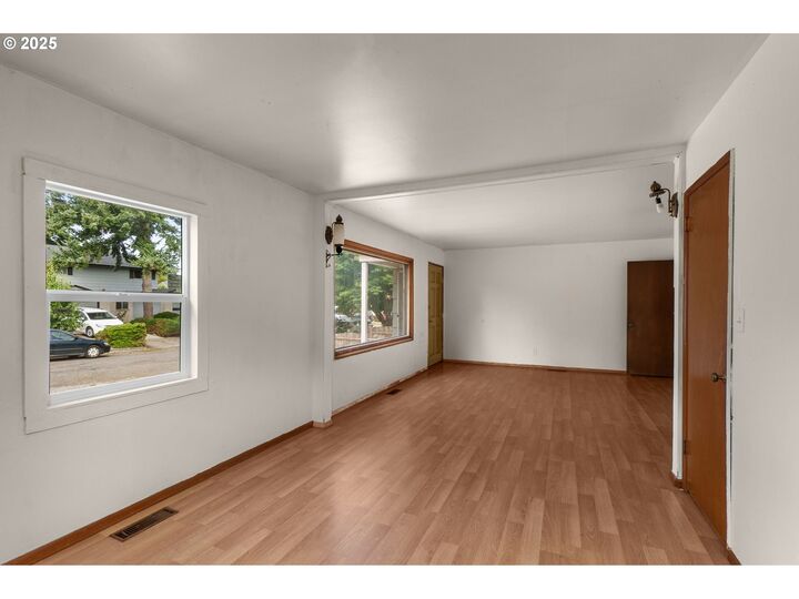 Property Photo:  1536 NE 77th Ave  OR 97213 
