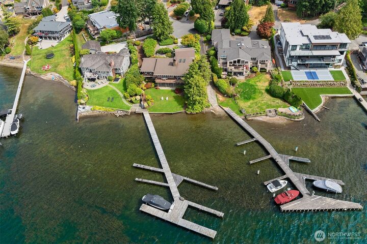 Property Photo:  4723  Lakehurst Lane  WA 98006 