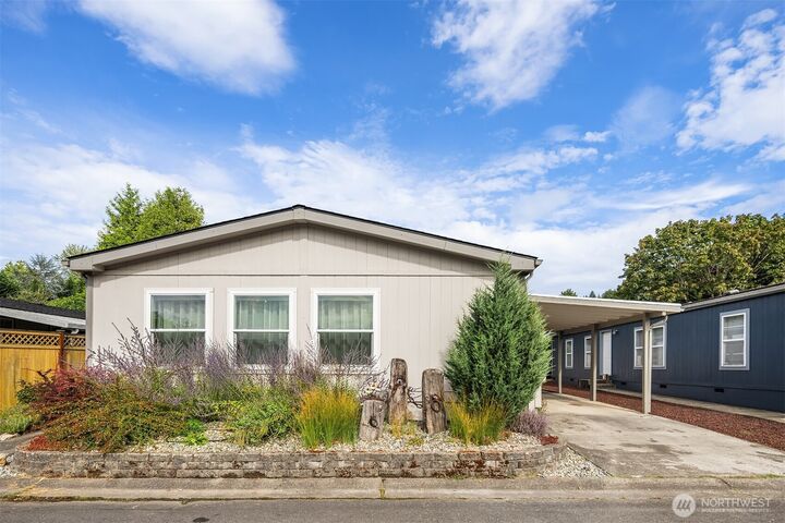 Property Photo: 15400 SE 155th Place 28 WA 98058