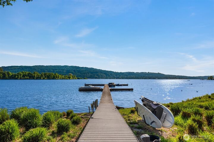 Property Photo: 4305 E Lake Sammamish Parkway SE WA 98029