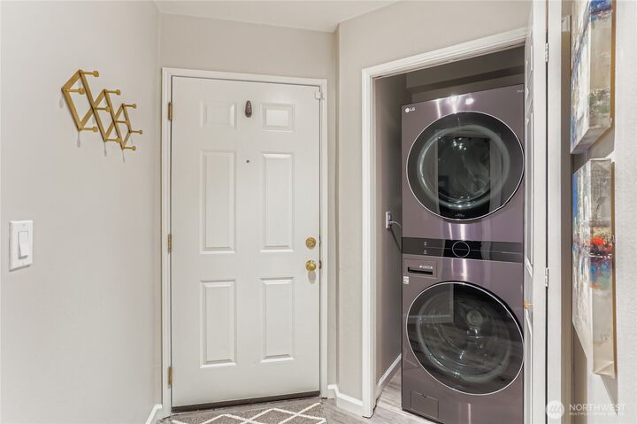 Property Photo:  5000 NW Village Park Drive B-111  WA 98027 