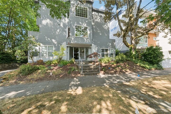 Property Photo: 1115 16th Avenue 3 WA 98122
