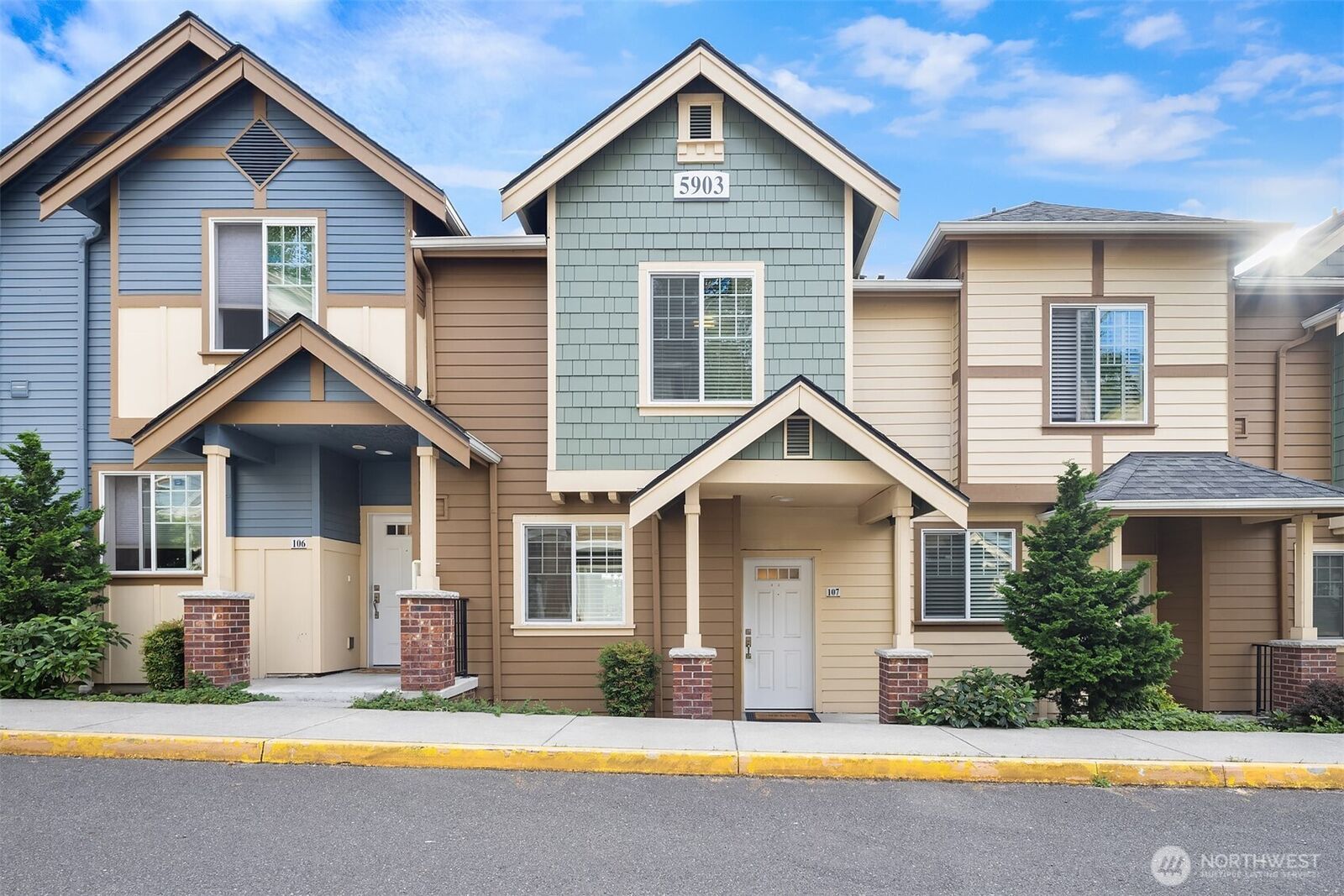 Property Photo:  5903  185th Court NE 7-107  WA 98052 