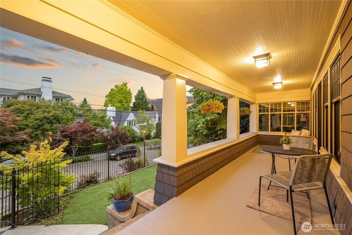 Property Photo:  1800  Federal Avenue E  WA 98102 