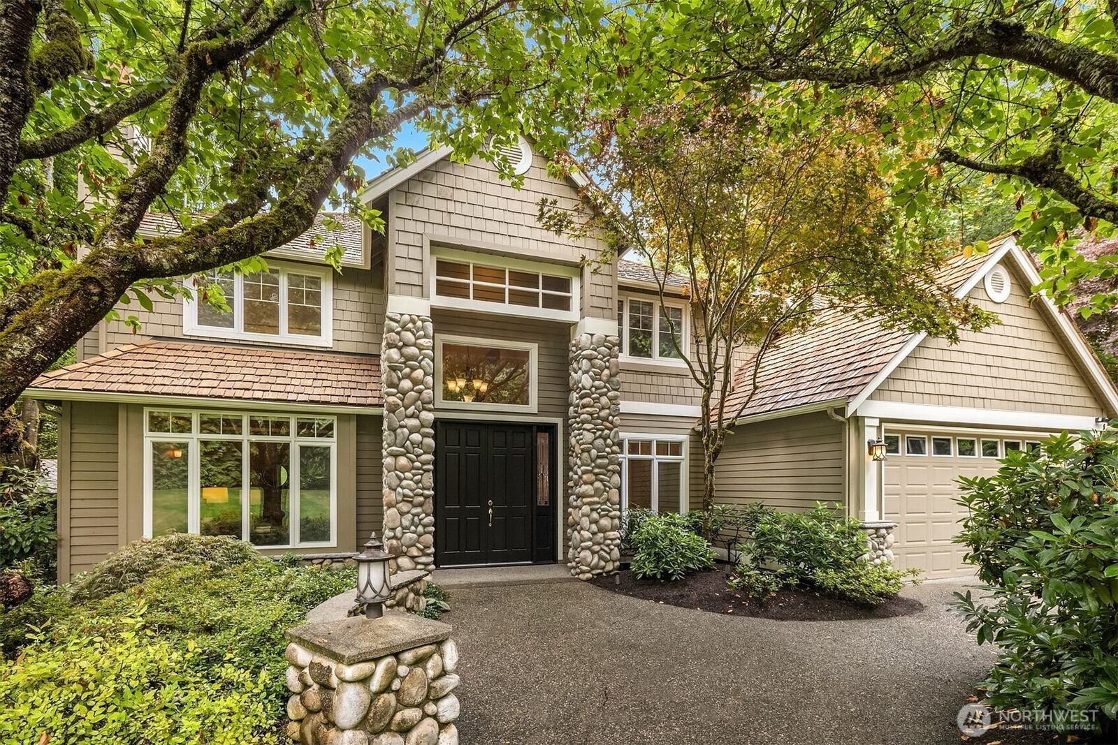 Property Photo: 8425 213th Place NE WA 98053