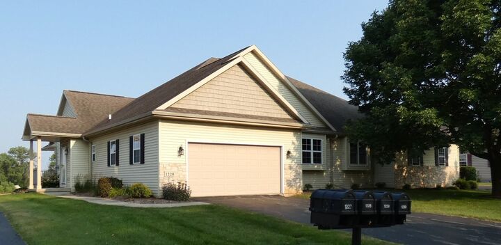 1228 Cameron Circle  Neenah WI 54956 photo