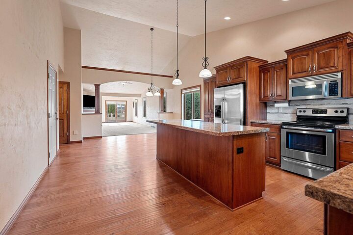 Property Photo:  121 Central Parkway  WI 54136 