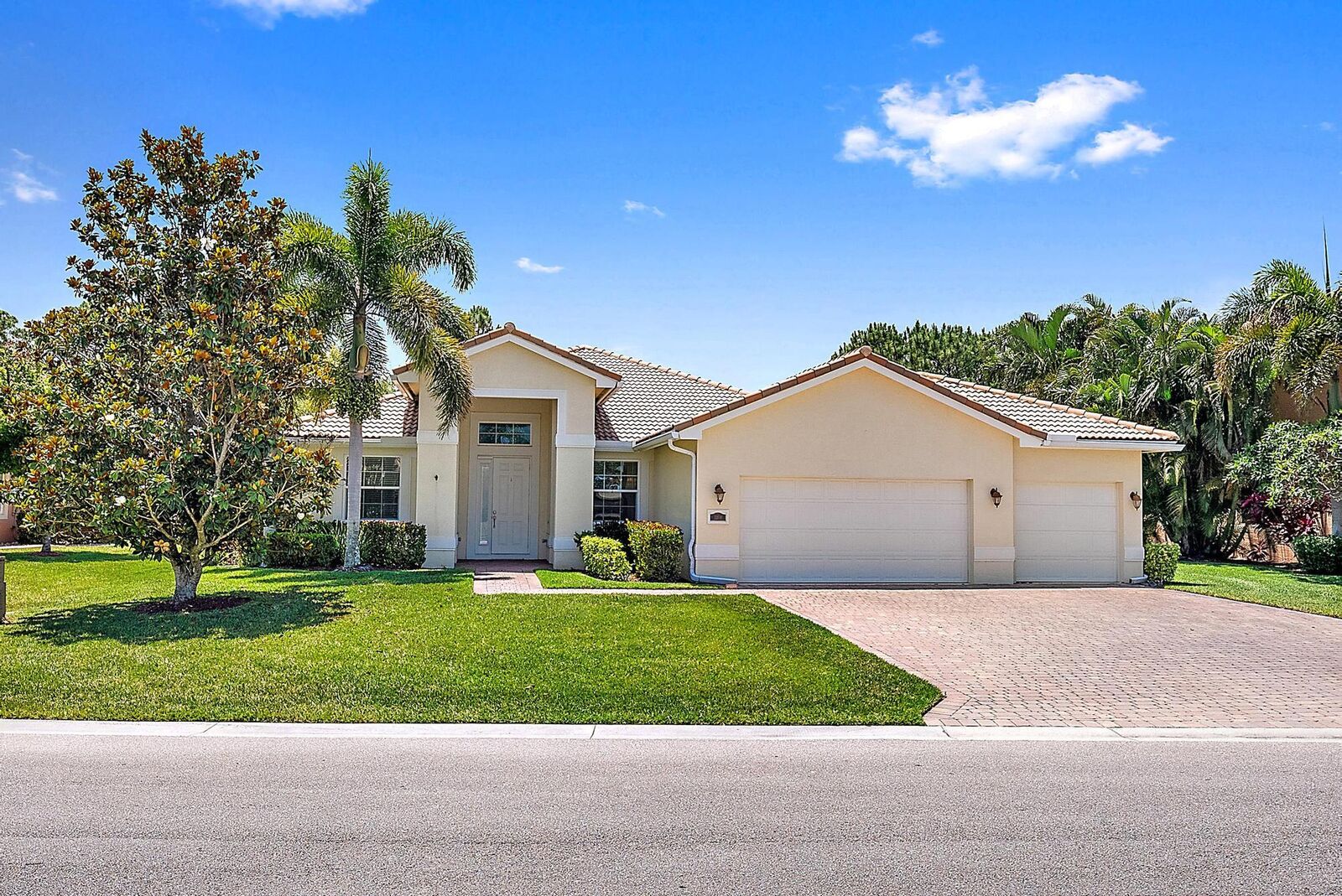 Property Photo:  1208 SE Conference Circle  FL 34997 