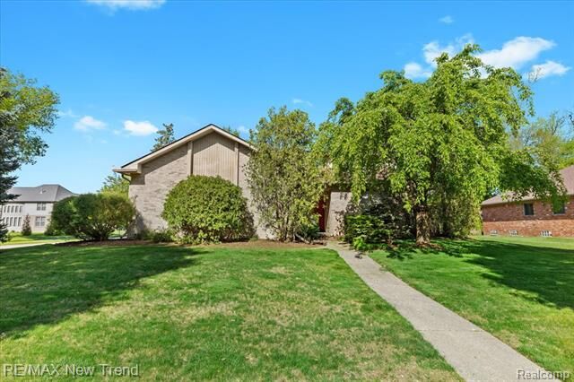 Property Photo: 3875 Wayfarer Drive MI 48083