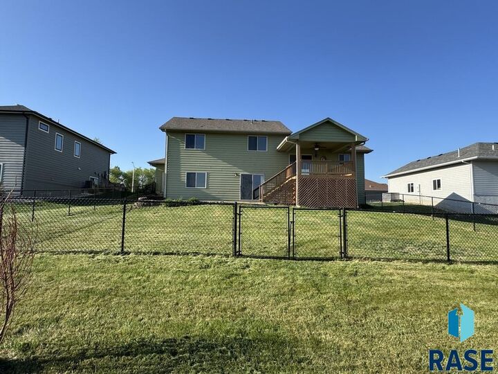 Property Photo: 1600 E Liberty Cir SD 57005