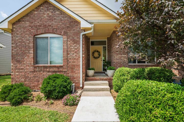 Property Photo: 2321 S Cranbrook St KS 67207