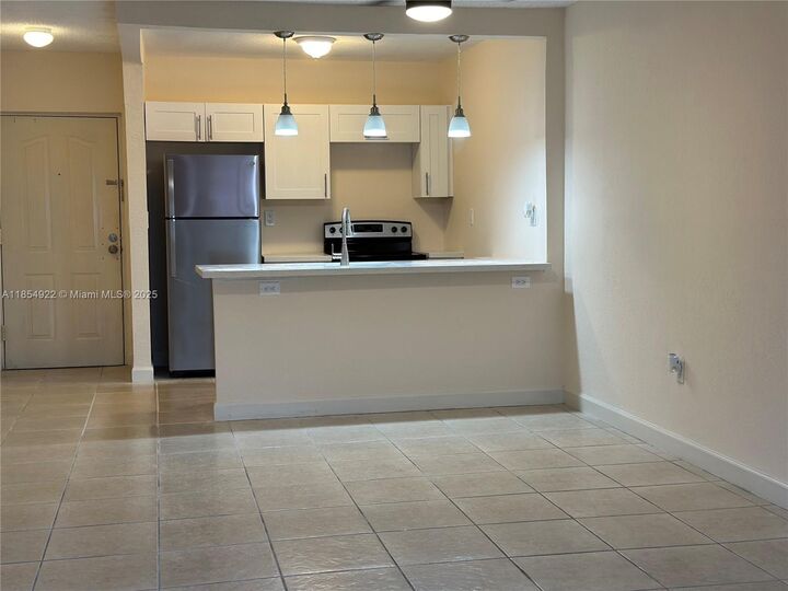 Property Photo:  10900 SW 104th St 118  FL 33176 