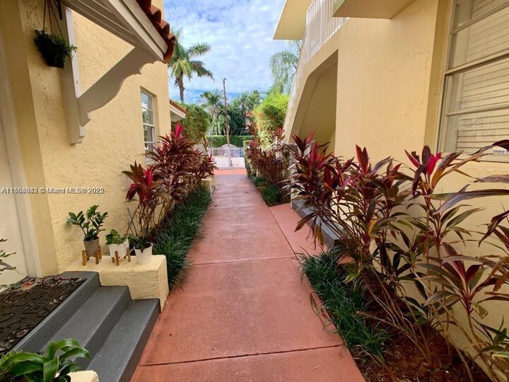 Property Photo: 1337 Euclid Ave 103 FL 33139