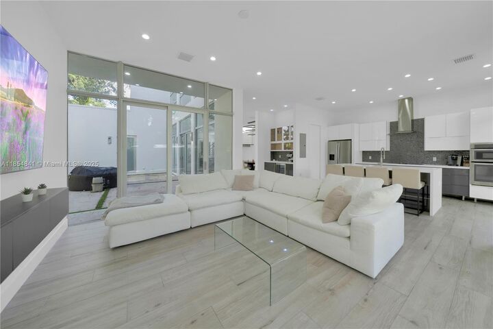 5720 SW 24th St  Miami FL 33142 photo