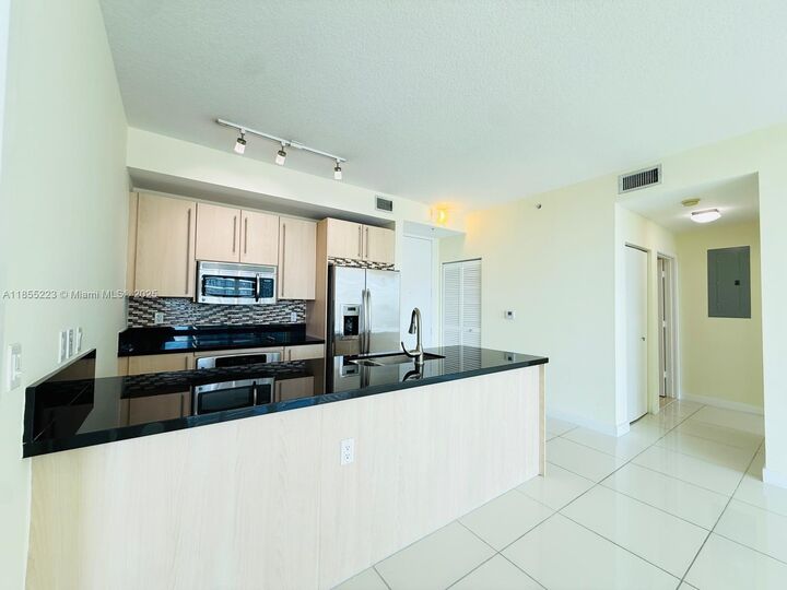Property Photo:  79 SW 12th St 2404-S  FL 33130 
