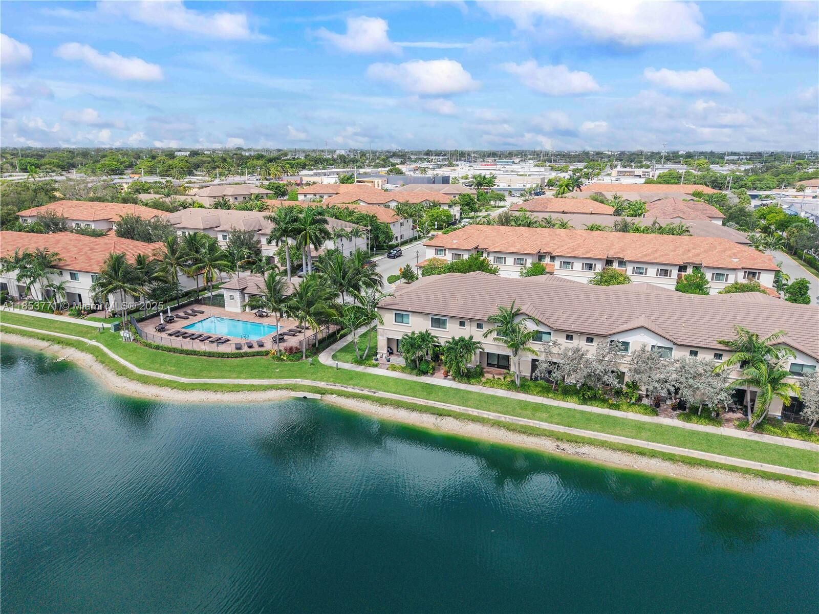 Property Photo:  4216 N Dixie Hwy 60  FL 33334 