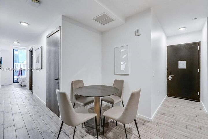 Property Photo:  398 NE 5th Street 1515  FL 33132 