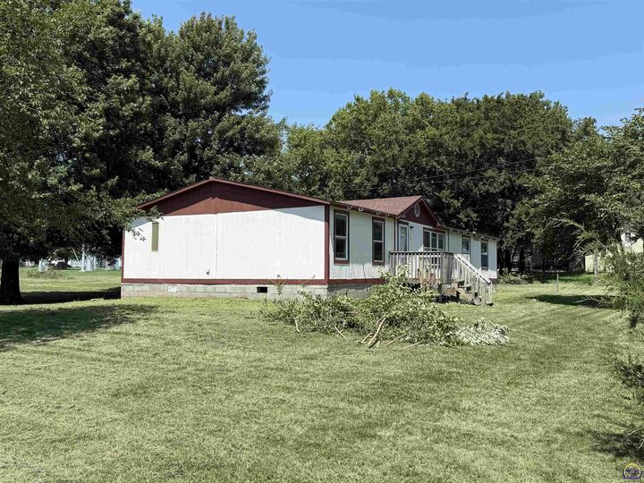 Property Photo: 409 Grimsley St KS 66833-0000
