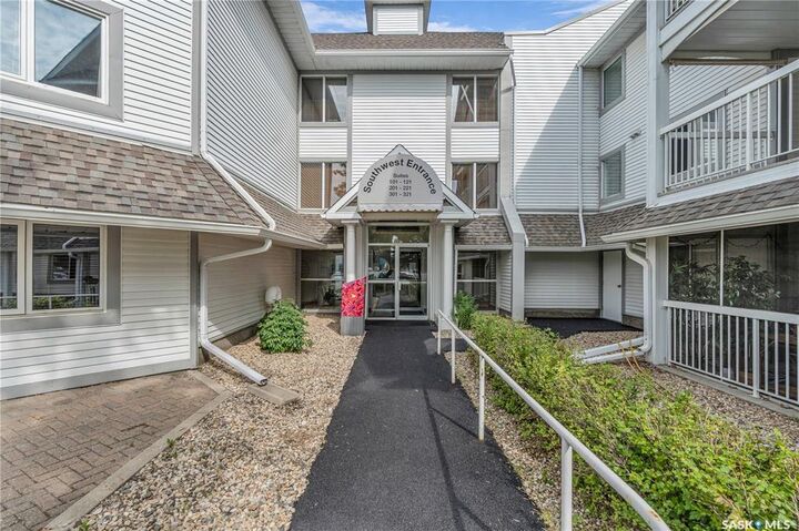 Property Photo: 960 Assiniboine Avenue E 117 SK S4V 2P8