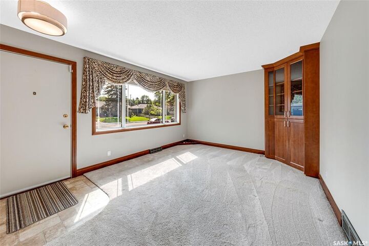 Property Photo:  59 Grosvenor Crescent  SK S7J 2S1 