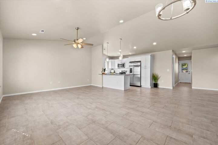 Property Photo:  729 E 14th Ave  WA 99337 