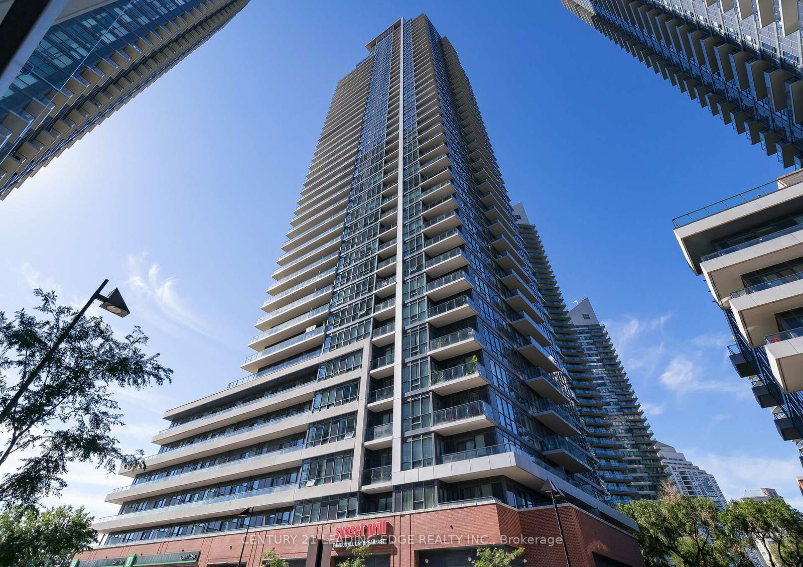 Property Photo: 2212 Lake Shore Boulevard W 811 ON M8V 0C2