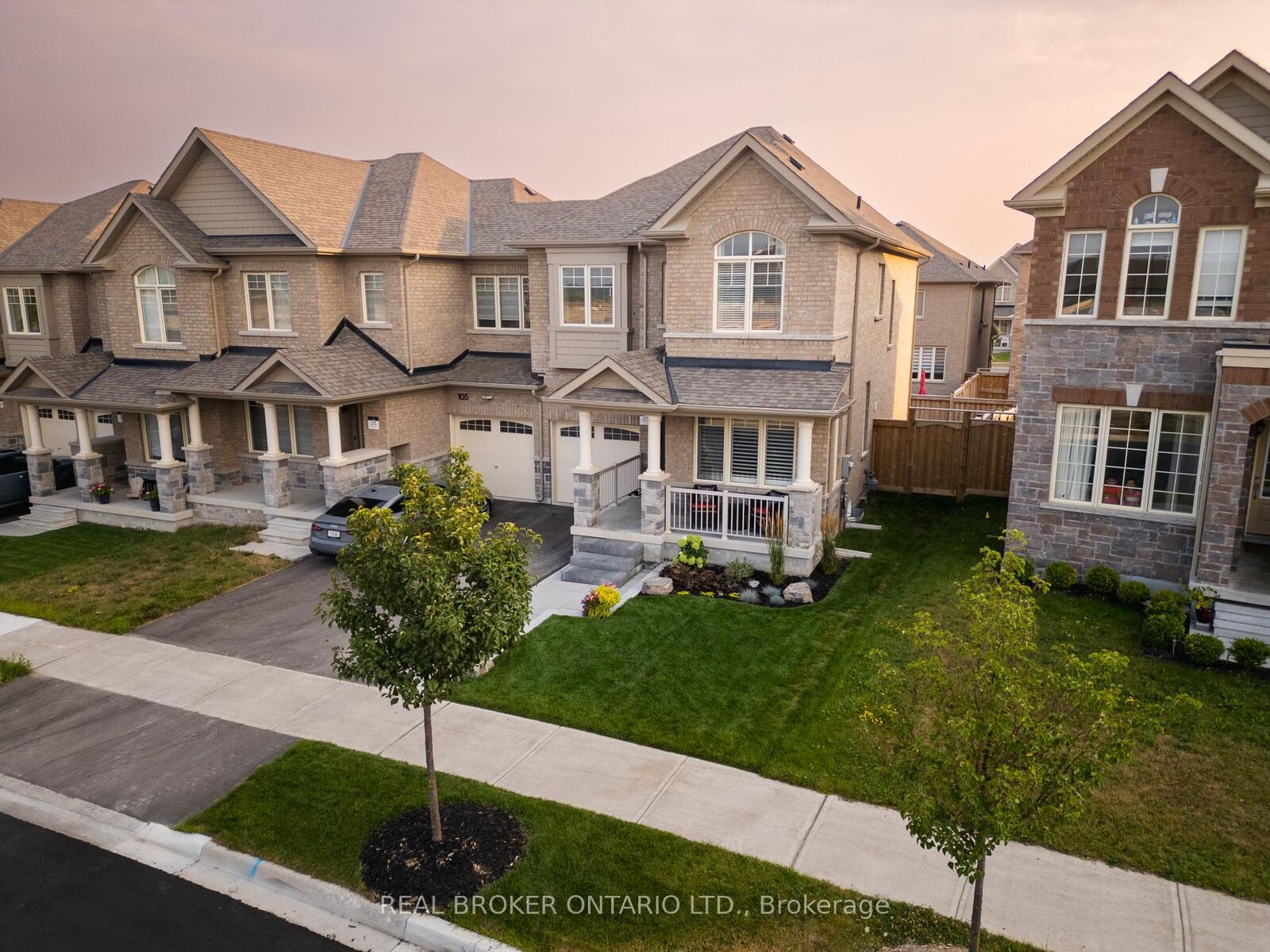Property Photo:  107 Jim Mortson Drive  ON L9N 0R8 