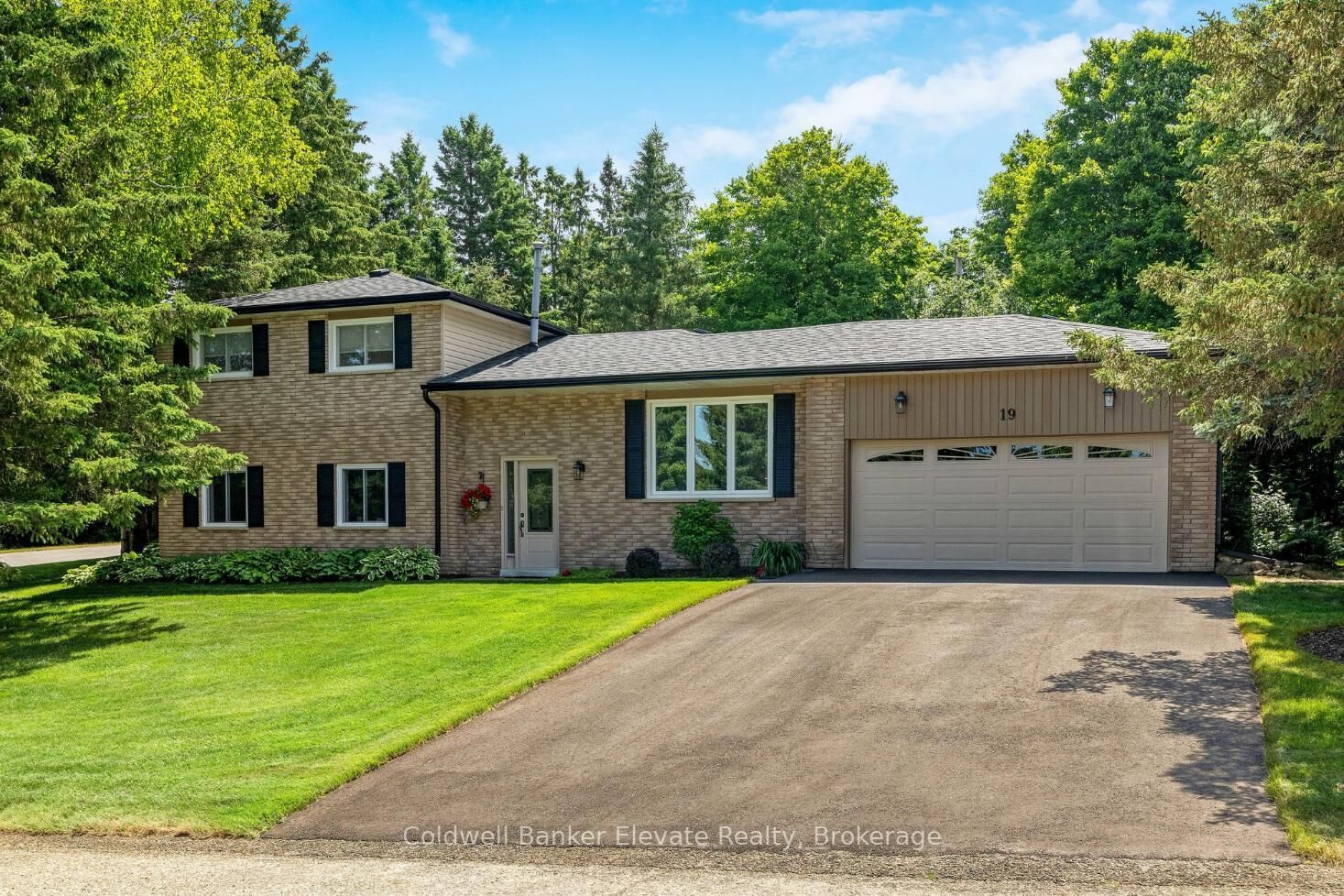 Property Photo:  19 Wesley Crescent  ON N0B 1T0 