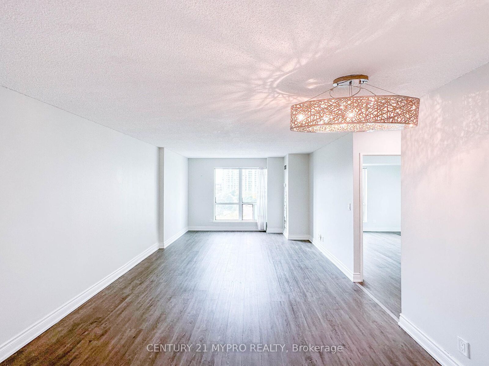 Photo de la propriété: 8 Lee Centre Drive 913 ON M1H 3H8