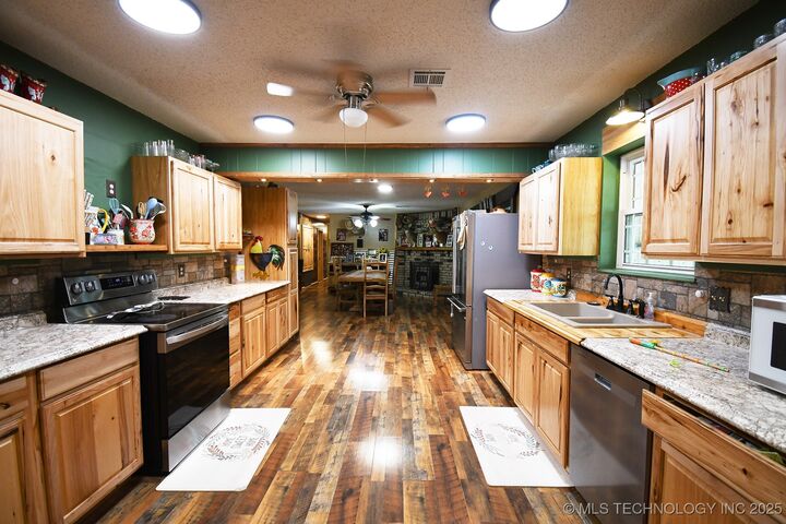 Property Photo: 1108 Maple Lane OK 74462