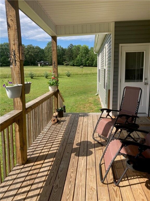 Property Photo: 1902 Queen Drive SC 29691