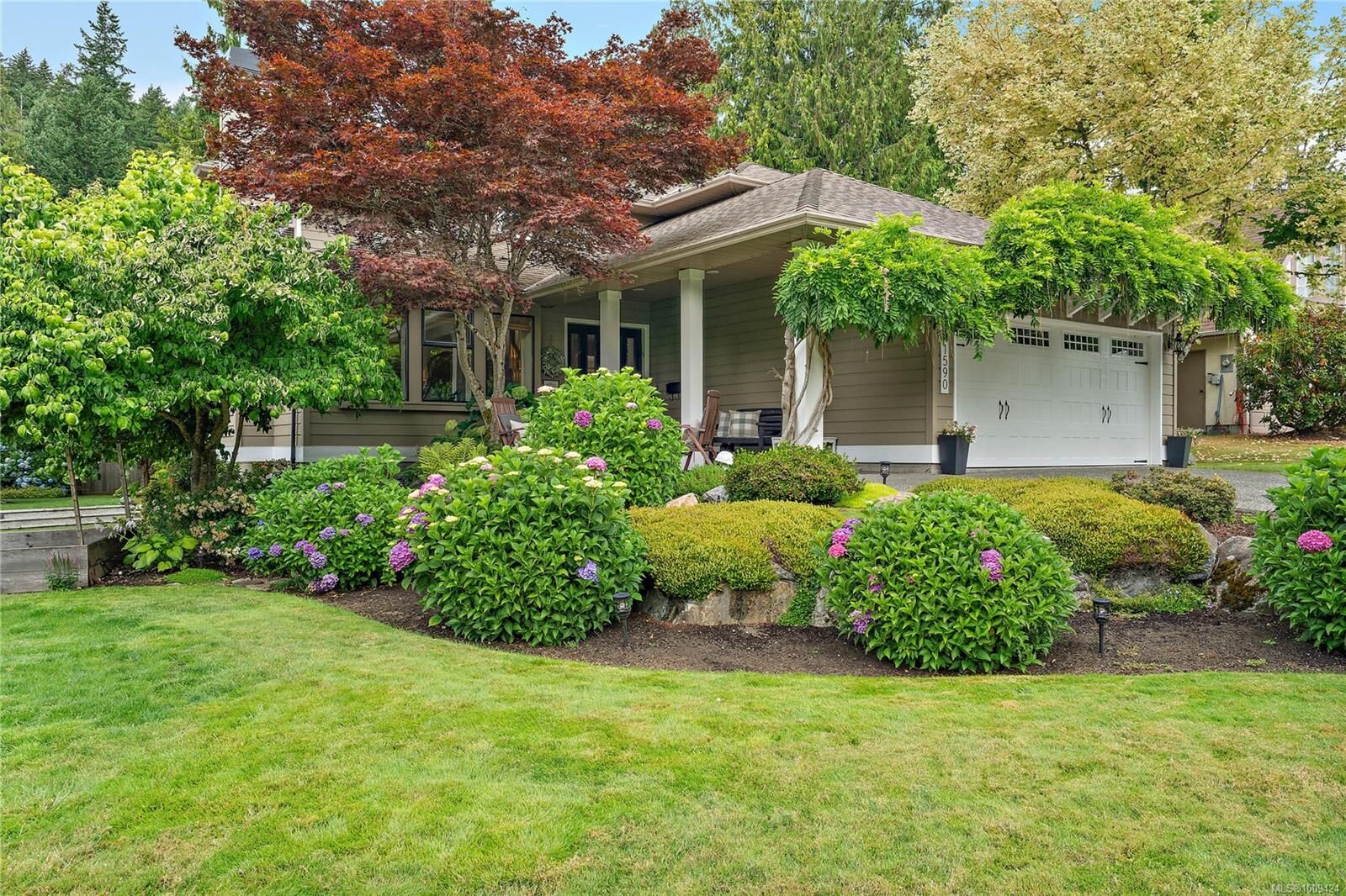 Photo de la propriété:  1590 Mayneview Terr  BC V8L 5E7 