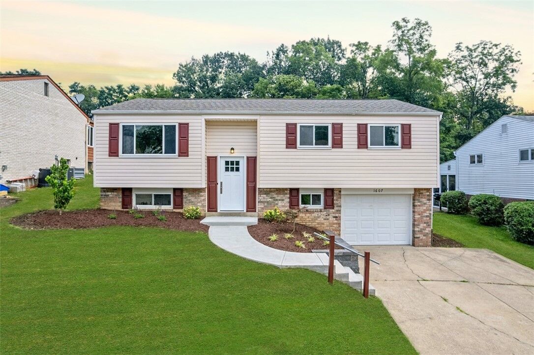Property Photo: 1607 Leona Ave PA 15129
