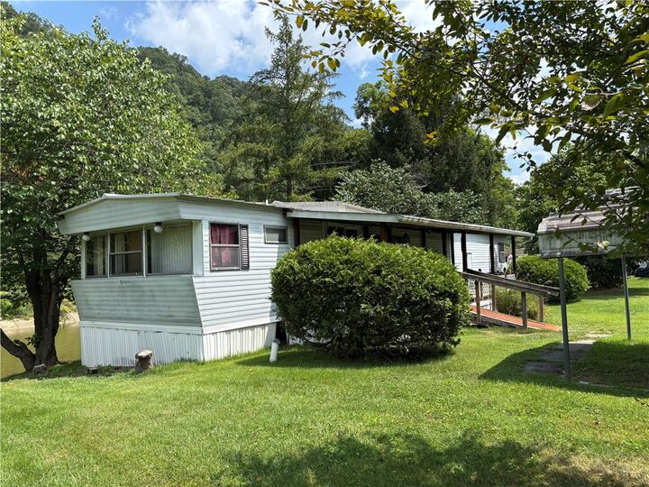 Property Photo:  190 First Street  PA 15322 