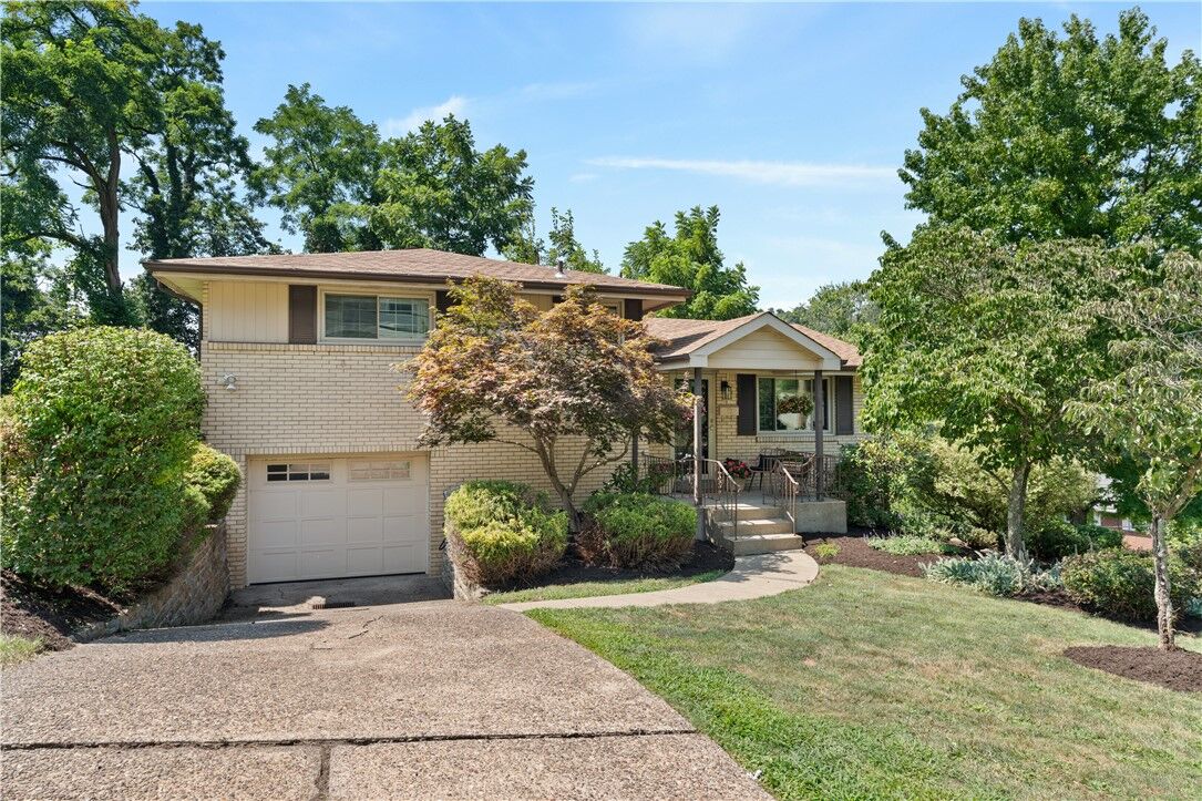Property Photo: 102 Susan Drive PA 15220