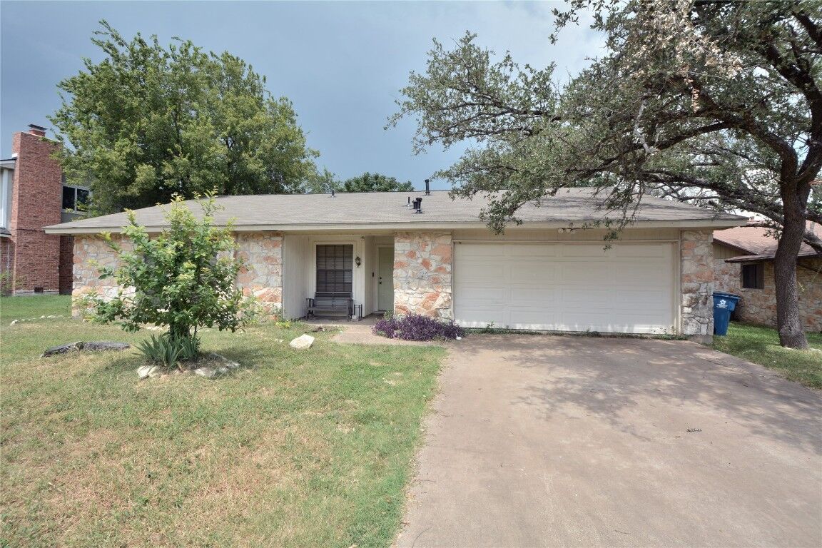 Property Photo: 12327 Deerbrook Trail TX 78750
