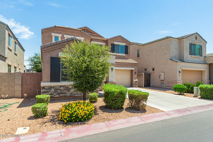 Property Photo:  1723 N Hillcrest Street  AZ 85201 
