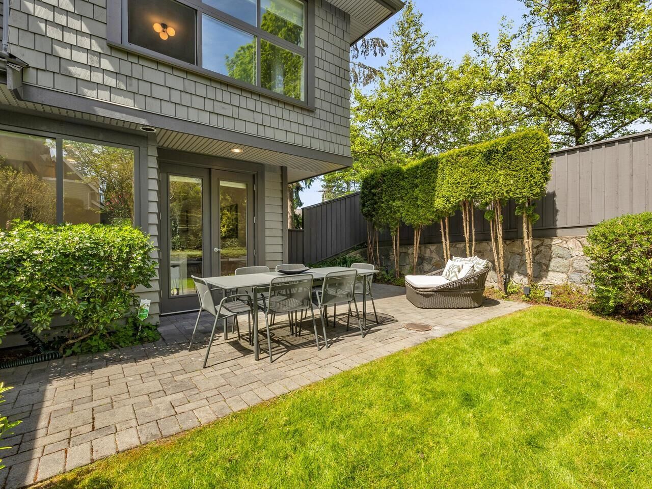 Photo de la propriété: 1664 St.georges Avenue BC V7L 3J7