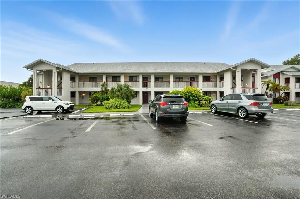 Property Photo: 2231 E 5th St 207 FL 33936