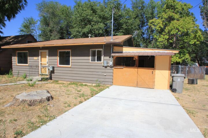Property Photo: 2224 2nd St S ID 83651