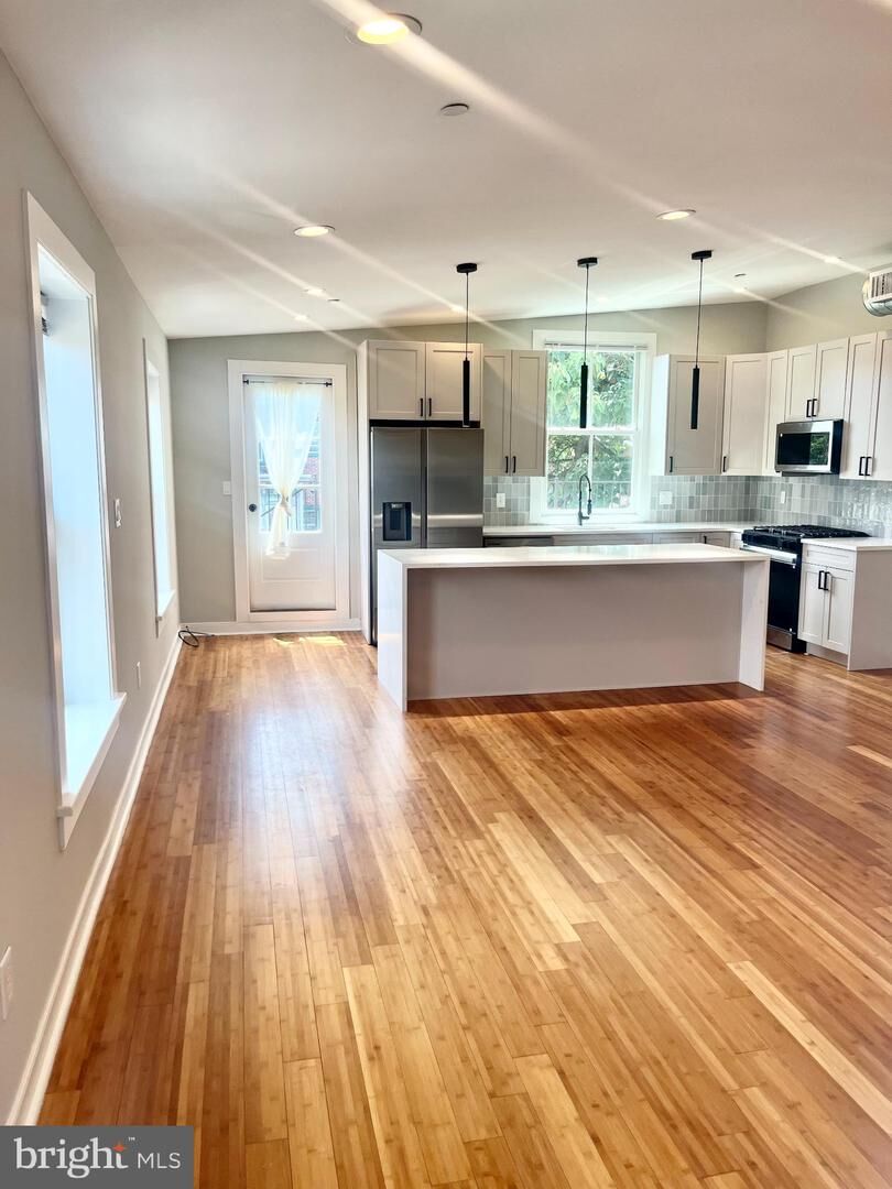 Property Photo: 1700 Mt Vernon Street 102 PA 19130