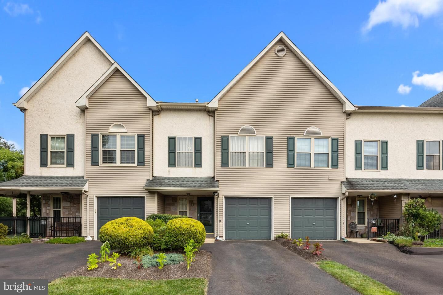 Property Photo: 729 Dell Court PA 18966