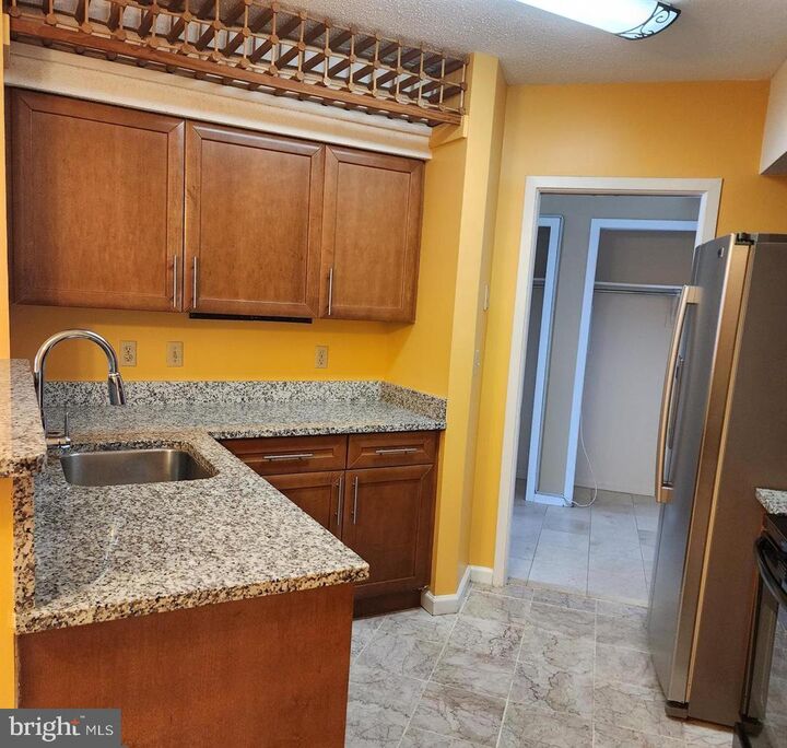 Property Photo:  5505 Seminary Road 810N  VA 22041 