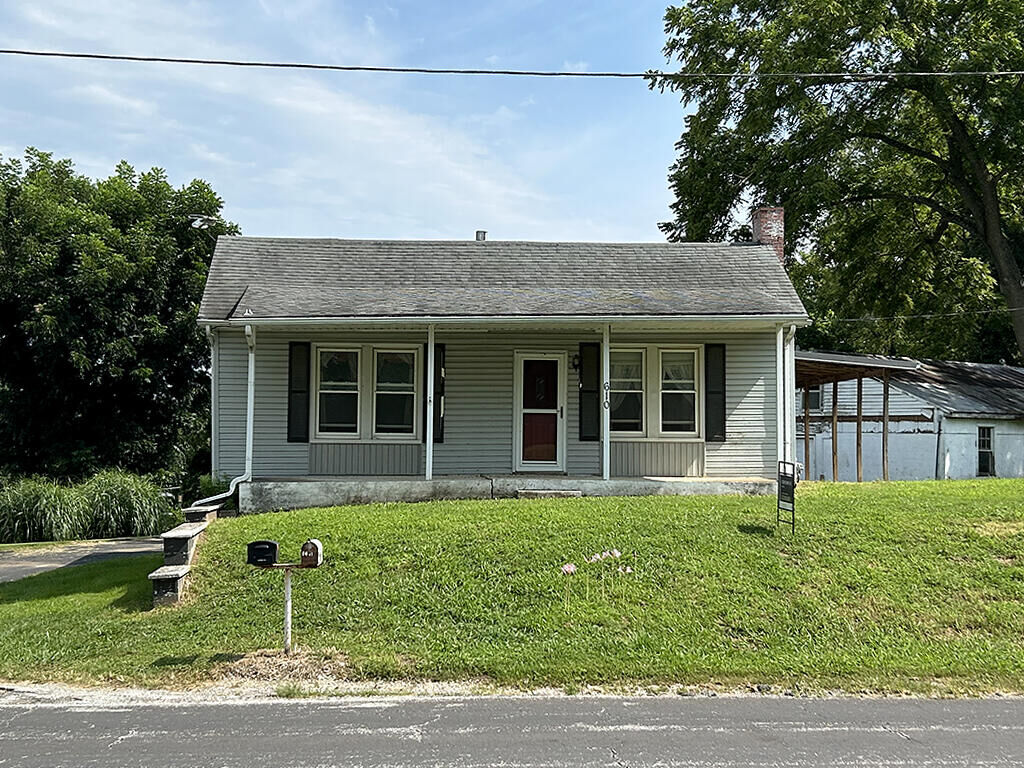 Property Photo: 610 Randolph St MO 65254