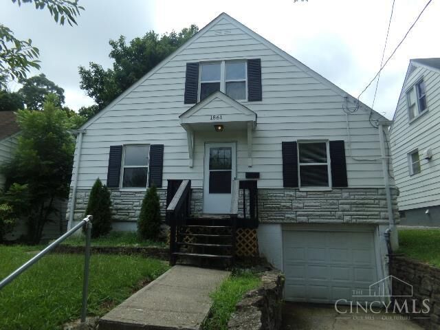 Property Photo:  1861 Ashbrook Drive  OH 45238 