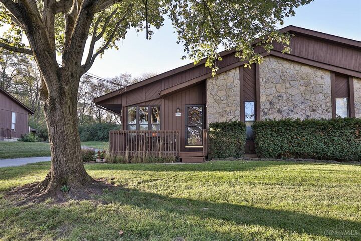 2286 Joshua Circle  Turtle Creek Twp OH 45044 photo