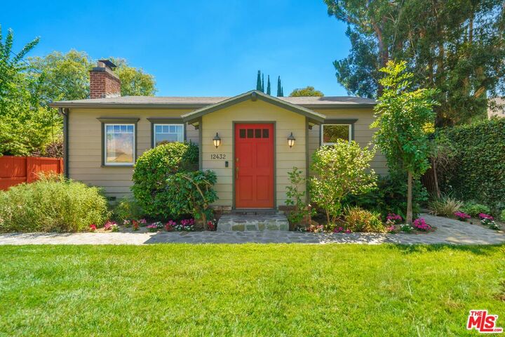 Property Photo: 12432 Hesby St CA 91607