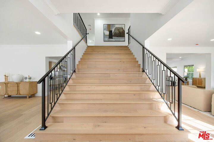 Property Photo:  832 S Plymouth Blvd  CA 90005 