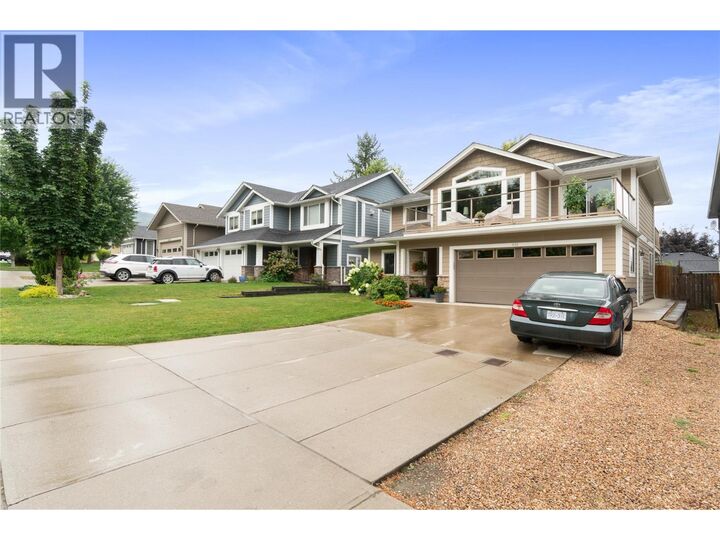Property Photo:  461 24 Street Northeast  BC V1E 0C2 