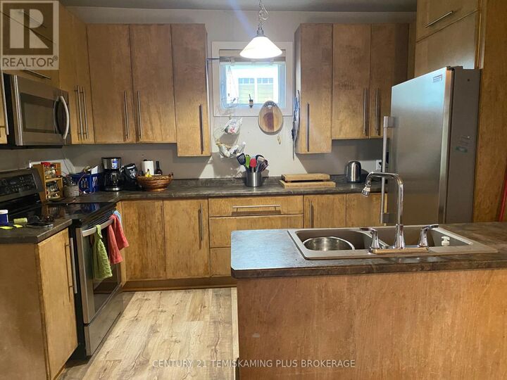 Property Photo:  46 Paget Street North  ON P0J 1P0 